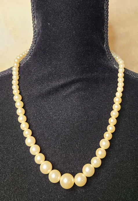 Big Pearl Necklace