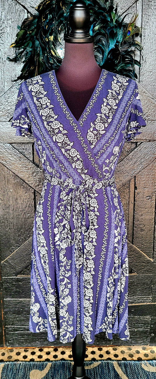 Loft Navy with White Floral Ruffle Sleeve Dress Size 8