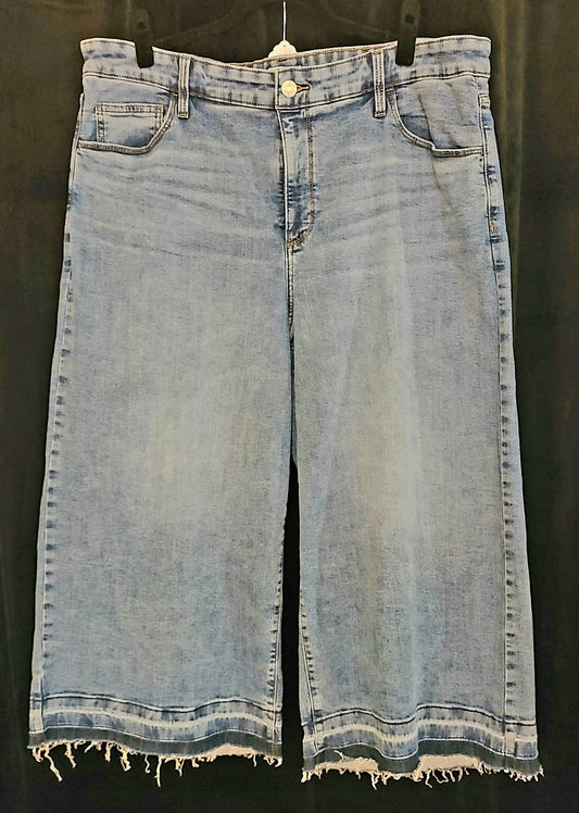 Ava Viv High Rise Wide Leg Cropped Jeans Size 20